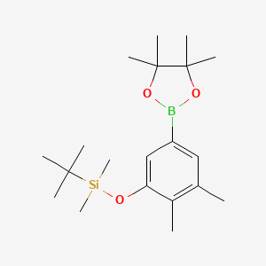molecular formula C20H35BO3Si B8203288 Tert-butyl-[2,3-dimethyl-5-(4,4,5,5-tetramethyl-1,3,2-dioxaborolan-2-yl)phenoxy]-dimethylsilane 