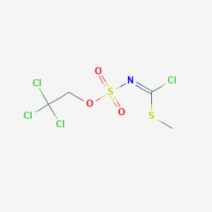 molecular formula C4H5Cl4NO3S2 B8203324 2,2,2-trichloroethyl (NE)-N-[chloro(methylsulfanyl)methylidene]sulfamate 