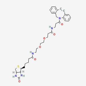 molecular formula C35H43N5O6S B8204666 5-[(3aS,4S,6aR)-2-oxo-1,3,3a,4,6,6a-hexahydrothieno[3,4-d]imidazol-4-yl]-N-[2-[2-[3-[[3-(2-azatricyclo[10.4.0.04,9]hexadeca-1(16),4,6,8,12,14-hexaen-10-yn-2-yl)-3-oxopropyl]amino]-3-oxopropoxy]ethoxy]ethyl]pentanamide 