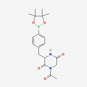 molecular formula C19H25BN2O5 B8204877 1-Acetyl-3-(4-(4,4,5,5-tetramethyl-1,3,2-dioxaborolan-2-yl)benzyl)piperazine-2,5-dione 