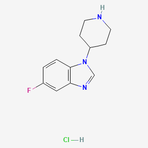 molecular formula C12H15ClFN3 B8207123 5-fluoro-1-(piperidin-4-yl)-1H-1,3-benzodiazole hydrochloride 