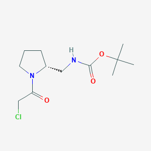 molecular formula C12H21ClN2O3 B8207897 tert-butyl N-[[(2R)-1-(2-chloroacetyl)pyrrolidin-2-yl]methyl]carbamate 