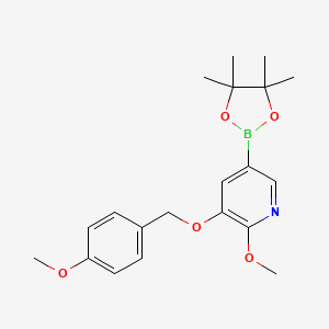 molecular formula C20H26BNO5 B8208222 2-Methoxy-3-[(4-methoxyphenyl)methoxy]-5-(4,4,5,5-tetramethyl-1,3,2-dioxaborolan-2-yl)pyridine 