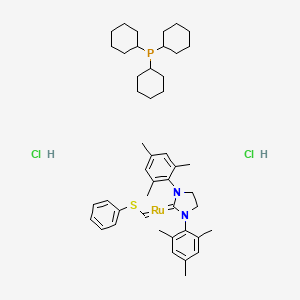 molecular formula C46H67Cl2N2PRuS B8209861 [1,3-Bis(2,4,6-trimethylphenyl)imidazolidin-2-ylidene]-(phenylsulfanylmethylidene)ruthenium;tricyclohexylphosphane;dihydrochloride 