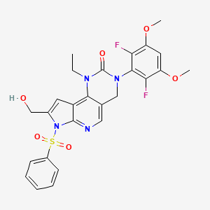molecular formula C26H24F2N4O6S B8210217 3-(2,6-difluoro-3,5-dimethoxyphenyl)-1-ethyl-8-(hydroxymethyl)-7-(phenylsulfonyl)-1,3,4,7-tetrahydro-2H-pyrrolo[3',2':5,6]pyrido[4,3-d]pyrimidin-2-one 