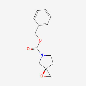 molecular formula C13H15NO3 B8215404 benzyl (3R)-1-oxa-6-azaspiro[2.4]heptane-6-carboxylate 