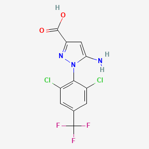 molecular formula C11H6Cl2F3N3O2 B8216022 5-Amino-1-(2,6-dichloro-4-(trifluoromethyl)phenyl)-1H-pyrazole-3-carboxylic acid 