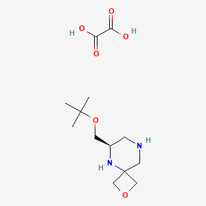 molecular formula C13H24N2O6 B8216979 (6R)-6-[(2-methylpropan-2-yl)oxymethyl]-2-oxa-5,8-diazaspiro[3.5]nonane;oxalic acid 