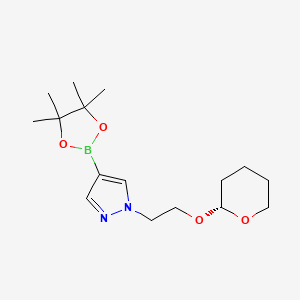 molecular formula C16H27BN2O4 B8220123 1-[2-[(2R)-oxan-2-yl]oxyethyl]-4-(4,4,5,5-tetramethyl-1,3,2-dioxaborolan-2-yl)pyrazole 