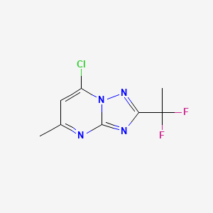 molecular formula C8H7ClF2N4 B8221392 7-氯-2-(1,1-二氟乙基)-5-甲基-[1,2,4]三唑并[1,5-a]嘧啶 