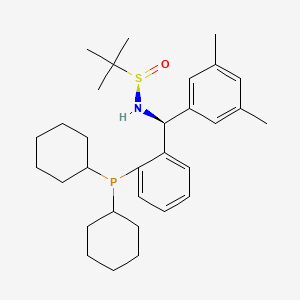 molecular formula C31H46NOPS B8223182 [S(R)]-N-[(S)-(3,5-Dimethylphenyl)[2-(dicyclohexylphosphino)phenyl]methyl]-2-methyl-2-propanesulfinamide 