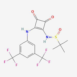 molecular formula C16H14F6N2O3S B8224089 (R)-N-(2-((3,5-bis(Trifluoromethyl)phenyl)amino)-3,4-dioxocyclobut-1-en-1-yl)-2-methylpropane-2-sulfinamide 