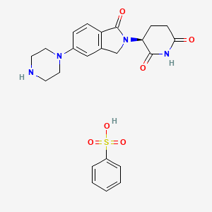 molecular formula C23H26N4O6S B8224625 (S)-3-(1-Oxo-5-(piperazin-1-yl)isoindolin-2-yl)piperidine-2,6-dione benzenesulfonate 
