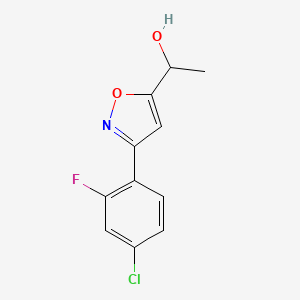 molecular formula C11H9ClFNO2 B8225217 1-[3-(4-Chloro-2-fluorophenyl)-1,2-oxazol-5-yl]ethanol 