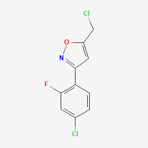 molecular formula C10H6Cl2FNO B8225225 3-(4-Chloro-2-fluorophenyl)-5-(chloromethyl)-1,2-oxazole 