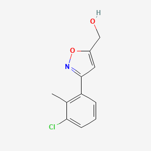 molecular formula C11H10ClNO2 B8225783 [3-(3-Chloro-2-methylphenyl)-1,2-oxazol-5-yl]methanol 