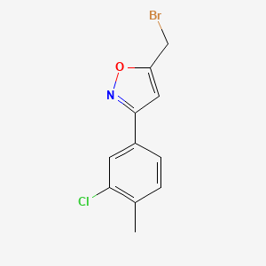 molecular formula C11H9BrClNO B8225806 5-(Bromomethyl)-3-(3-chloro-4-methylphenyl)-1,2-oxazole 