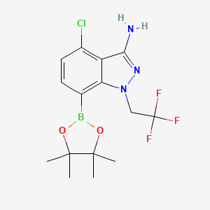 molecular formula C15H18BClF3N3O2 B8227377 4-Chloro-7-(4,4,5,5-tetramethyl-1,3,2-dioxaborolan-2-yl)-1-(2,2,2-trifluoroethyl)-1H-indazol-3-amine 