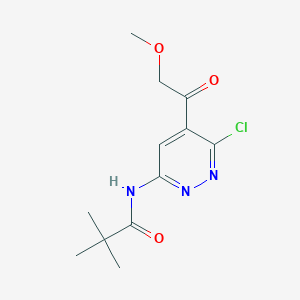 molecular formula C12H16ClN3O3 B8228623 N-(6-Chloro-5-(2-methoxyacetyl)pyridazin-3-yl)pivalamide 