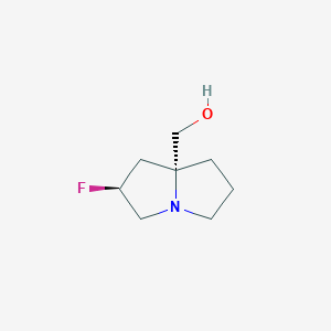 molecular formula C8H14FNO B8228680 ((2S,7AR)-2-fluorotetrahydro-1H-pyrrolizin-7a(5H)-yl)methanol 