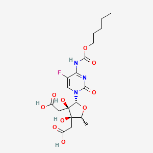 molecular formula C19H26FN3O10 B8229180 2-[(2R,3R,4R,5R)-4-(carboxymethyl)-5-[5-fluoro-2-oxo-4-(pentoxycarbonylamino)pyrimidin-1-yl]-3,4-dihydroxy-2-methyloxolan-3-yl]acetic acid 