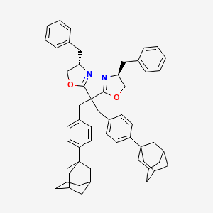 molecular formula C55H62N2O2 B8229506 (4S,4'S)-2,2'-(1,3-Bis(4-(adamantan-1-yl)phenyl)propane-2,2-diyl)bis(4-benzyl-4,5-dihydrooxazole) 