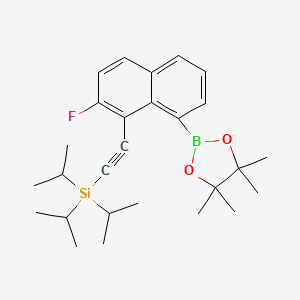 molecular formula C27H38BFO2Si B8231726 ((2-Fluoro-8-(4,4,5,5-tetramethyl-1,3,2-dioxaborolan-2-yl)naphthalen-1-yl)ethynyl)triisopropylsilane 