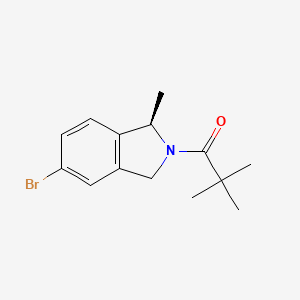 molecular formula C14H18BrNO B8231779 (R)-1-(5-bromo-1-methylisoindolin-2-yl)-2,2-dimethylpropan-1-one 