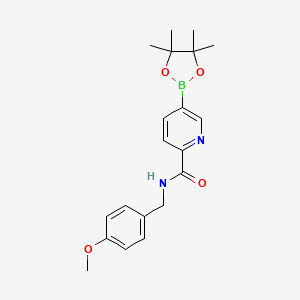 molecular formula C20H25BN2O4 B8232968 N-(4-Methoxybenzyl)-5-(4,4,5,5-tetramethyl-1,3,2-dioxaborolan-2-yl)picolinamide 