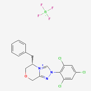 molecular formula C18H15BCl3F4N3O B8234091 (S)-5-Benzyl-2-(2,4,6-trichlorophenyl)-5,6-dihydro-8H-[1,2,4]triazolo[3,4-c][1,4]oxazin-2-ium tetrafluoroborate 