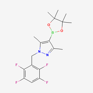 molecular formula C18H21BF4N2O2 B8237451 3,5-Dimethyl-1-(2,3,5,6-tetrafluorobenzyl)-4-(4,4,5,5-tetramethyl-1,3,2-dioxaborolan-2-yl)-1H-pyrazole 
