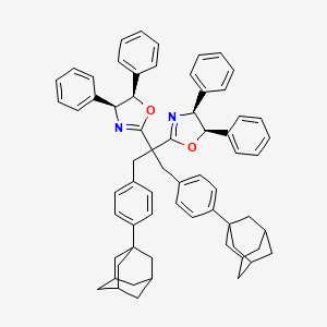 molecular formula C65H66N2O2 B8238921 (4S,4'S,5R,5'R)-2,2'-(1,3-Bis(4-(adamantan-1-yl)phenyl)propane-2,2-diyl)bis(4,5-diphenyl-4,5-dihydrooxazole) 