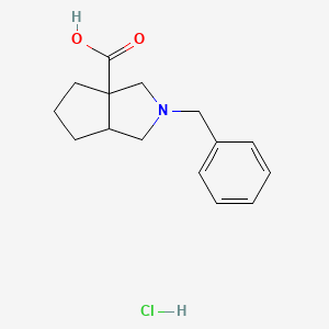 molecular formula C15H20ClNO2 B8239086 2-Benzyl-1,3,4,5,6,6a-hexahydrocyclopenta[c]pyrrole-3a-carboxylic acid;hydrochloride 