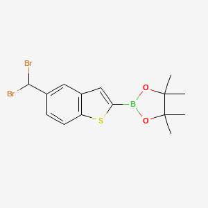 molecular formula C15H17BBr2O2S B8246912 2-(5-(Dibromomethyl)benzo[b]thiophen-2-yl)-4,4,5,5-tetramethyl-1,3,2-dioxaborolane 