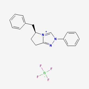 molecular formula C18H18BF4N3 B8247772 (S)-5-Benzyl-2-phenyl-6,7-dihydro-5H-pyrrolo[2,1-c][1,2,4]triazol-2-ium tetrafluoroborate 