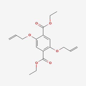 molecular formula C18H22O6 B8247930 2,5-双(烯丙氧基)对苯二甲酸二乙酯 