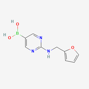 molecular formula C9H10BN3O3 B8248978 (2-[(2-Furylmethyl)amino]pyrimidin-5-YL)boronic acid 
