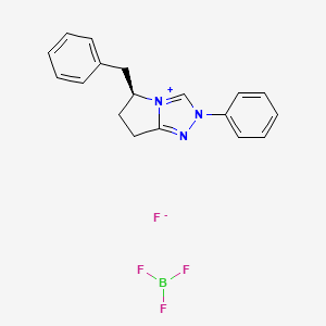 molecular formula C18H18BF4N3 B8250548 (5S)-5-benzyl-2-phenyl-6,7-dihydro-5H-pyrrolo[2,1-c][1,2,4]triazol-4-ium;trifluoroborane;fluoride 