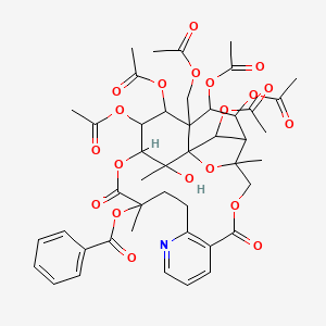 molecular formula C45H51NO20 B8250897 [19,20,22,23,25-Pentaacetyloxy-21-(acetyloxymethyl)-26-hydroxy-3,15,26-trimethyl-6,16-dioxo-2,5,17-trioxa-11-azapentacyclo[16.7.1.01,21.03,24.07,12]hexacosa-7(12),8,10-trien-15-yl] benzoate 