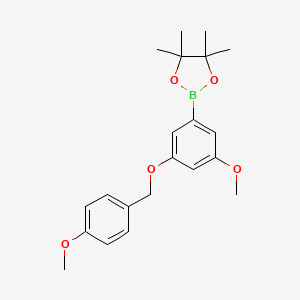 molecular formula C21H27BO5 B8252412 2-[3-Methoxy-5-[(4-methoxyphenyl)methoxy]phenyl]-4,4,5,5-tetramethyl-1,3,2-dioxaborolane 