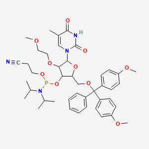 molecular formula C43H55N4O10P B8256302 3-[[2-[[Bis(4-methoxyphenyl)-phenylmethoxy]methyl]-4-(2-methoxyethoxy)-5-(5-methyl-2,4-dioxopyrimidin-1-yl)oxolan-3-yl]oxy-[di(propan-2-yl)amino]phosphanyl]oxypropanenitrile 