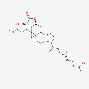 molecular formula C33H48O6 B8257927 methyl 3-[14-[(E)-7-acetyloxy-6-methylhept-5-en-2-yl]-11,15-dimethyl-5-methylidene-6-oxo-7-oxapentacyclo[8.7.0.01,3.04,8.011,15]heptadecan-3-yl]propanoate 