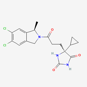 molecular formula C18H19Cl2N3O3 B8258309 (5S)-5-cyclopropyl-5-[3-[(1R)-5,6-dichloro-1-methyl-1,3-dihydroisoindol-2-yl]-3-oxopropyl]imidazolidine-2,4-dione 