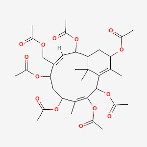 molecular formula C34H46O14 B8259418 [(3Z,8E)-2,5,7,9,10,13-hexaacetyloxy-8,12,15,15-tetramethyl-4-bicyclo[9.3.1]pentadeca-3,8,11-trienyl]methyl acetate 
