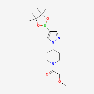molecular formula C17H28BN3O4 B8259934 2-Methoxy-1-(4-(4-(4,4,5,5-tetramethyl-1,3,2-dioxaborolan-2-yl)-1H-pyrazol-1-yl)piperidin-1-yl)ethanone 