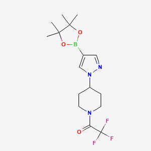 2,2,2-Trifluoro-1-(4-(4-(4,4,5,5-tetramethyl-1,3,2-dioxaborolan-2-yl)-1H-pyrazol-1-yl)piperidin-1-yl)ethanone