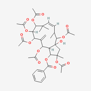 [(6Z)-2,4,9,10,11,13-hexaacetyloxy-3a-hydroxy-2,5,8,8-tetramethyl-12-methylidene-3,4,5,9,10,11,13,13a-octahydro-1H-cyclopenta[12]annulen-1-yl] benzoate