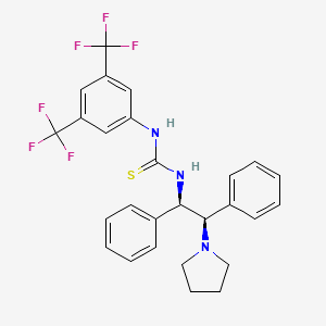 molecular formula C27H25F6N3S B8263327 1-(3,5-Bis(trifluoromethyl)phenyl)-3-((1R,2R)-1,2-diphenyl-2-(pyrrolidin-1-yl)ethyl)thiourea 