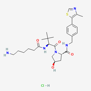 molecular formula C28H42ClN5O4S B8263534 (2S,4R)-1-((S)-2-(6-Aminohexanamido)-3,3-dimethylbutanoyl)-4-hydroxy-N-(4-(4-methylthiazol-5-yl)benzyl)pyrrolidine-2-carboxamide hydrochloride 