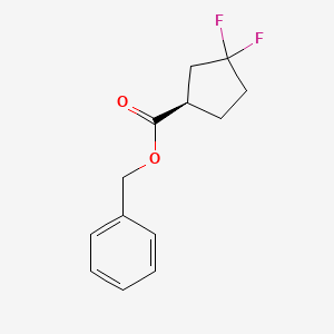 molecular formula C13H14F2O2 B8263901 (R)-benzyl 3,3-difluorocyclopentanecarboxylate 